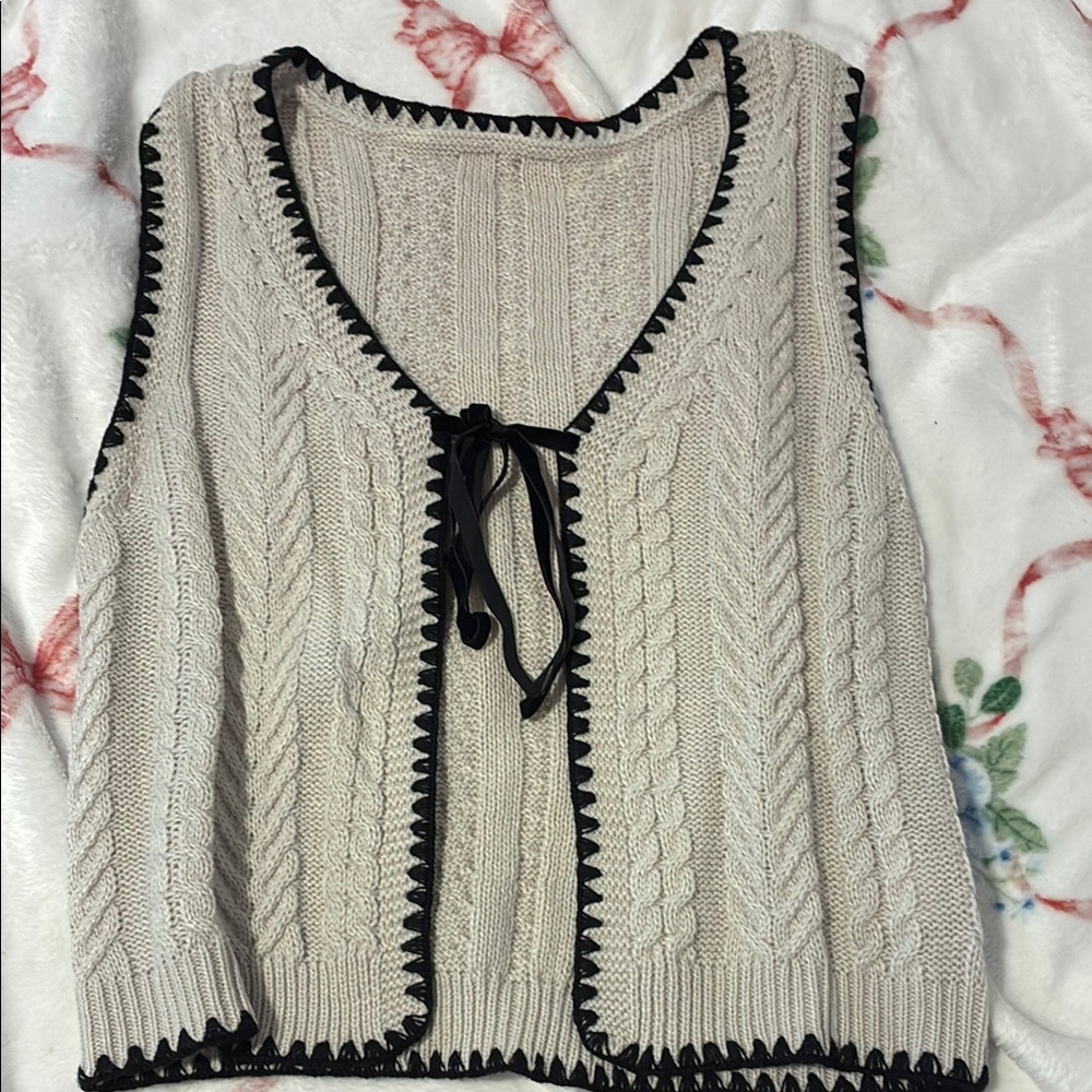 SHEIN Cream V-Neck Cable Knit Sweater Vest